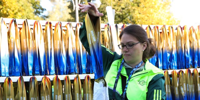 Esta es la medalla que recibirán todos los que terminen el Maratón de Valencia 2024