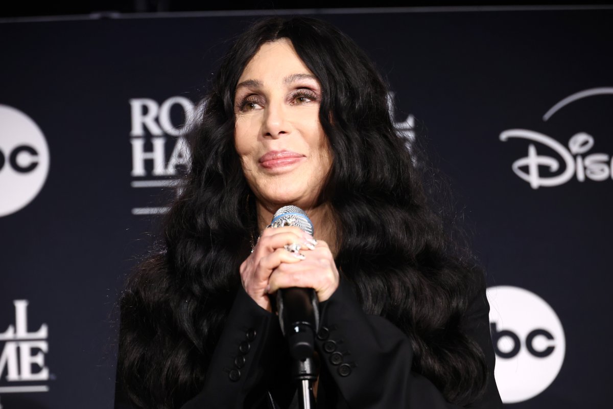 Las cinco bombas más grandes de las memorias reveladas de Cher – Mujer es Más