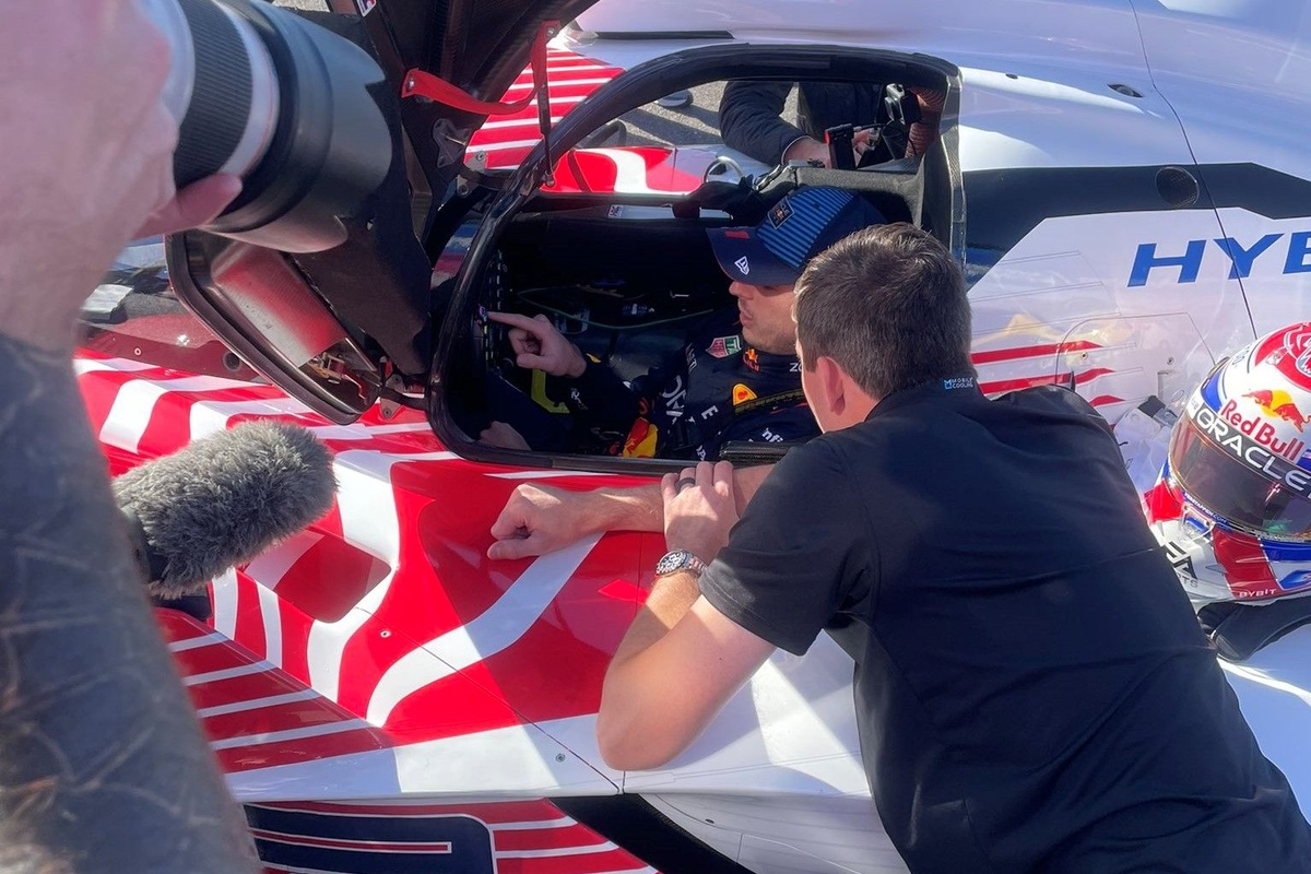 Vídeo: Verstappen prueba un coche de la IMSA en Las Vegas