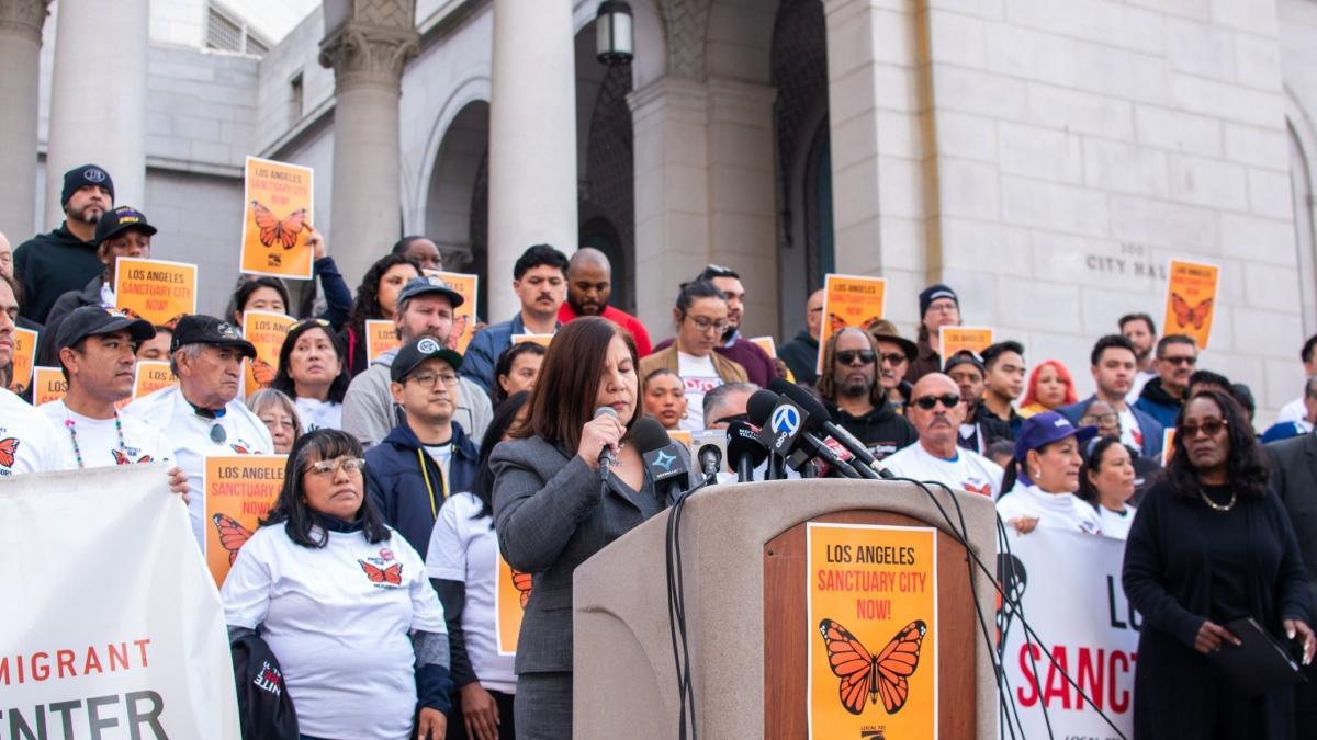 Los Ángeles aprobó una medida que beneficiará a los migrantes en la ciudad