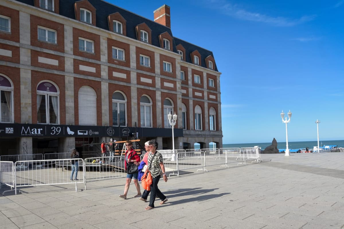 Con ruido político de fondo, invitados internacionales y una muestra paralela, se inaugura el Festival de Cine de Mar del Plata