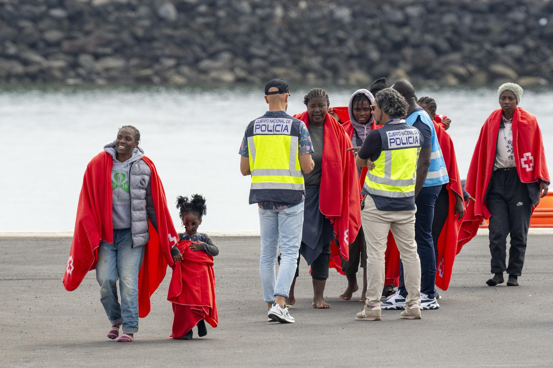 el-hierro-y-lanzarote-suman-dos-de-cada-tres-llegadas-en-el-nuevo-ano-record-de-la-ruta-canaria-–-efe-noticias