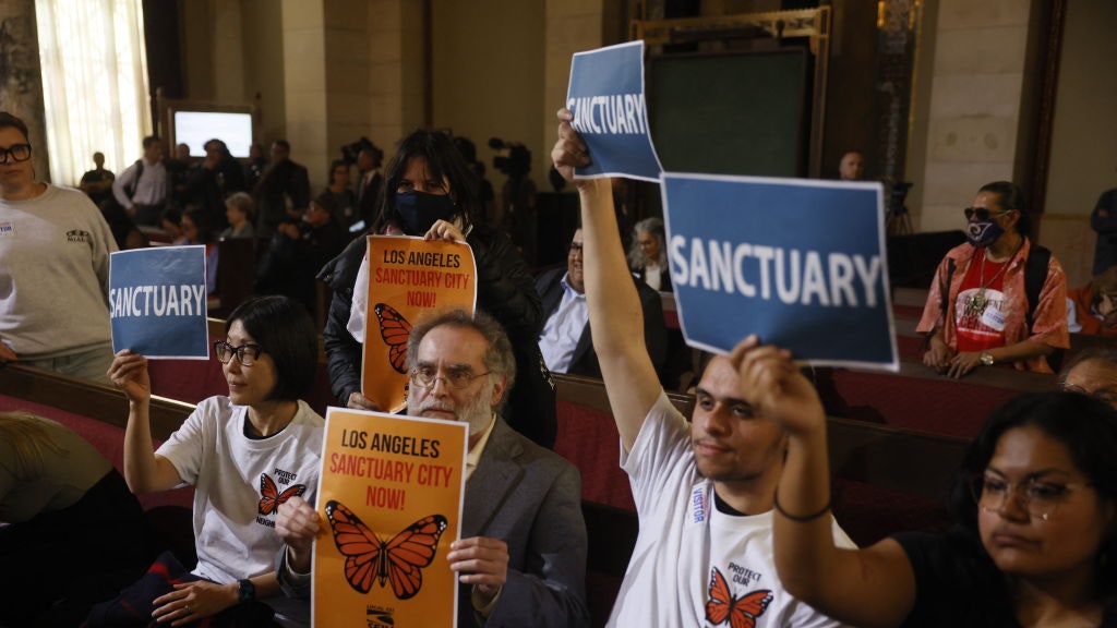 los-angeles-es-ahora-una-“ciudad-santuario”-que-protege-a-los-inmigrantes-de-las-amenazas-de-trump