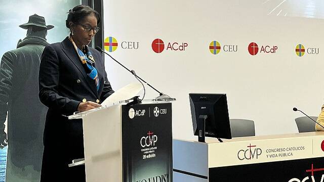 Ayaan Hirsi: «Que la Iglesia Católica europea compita por la mente y corazón de los inmigrantes»