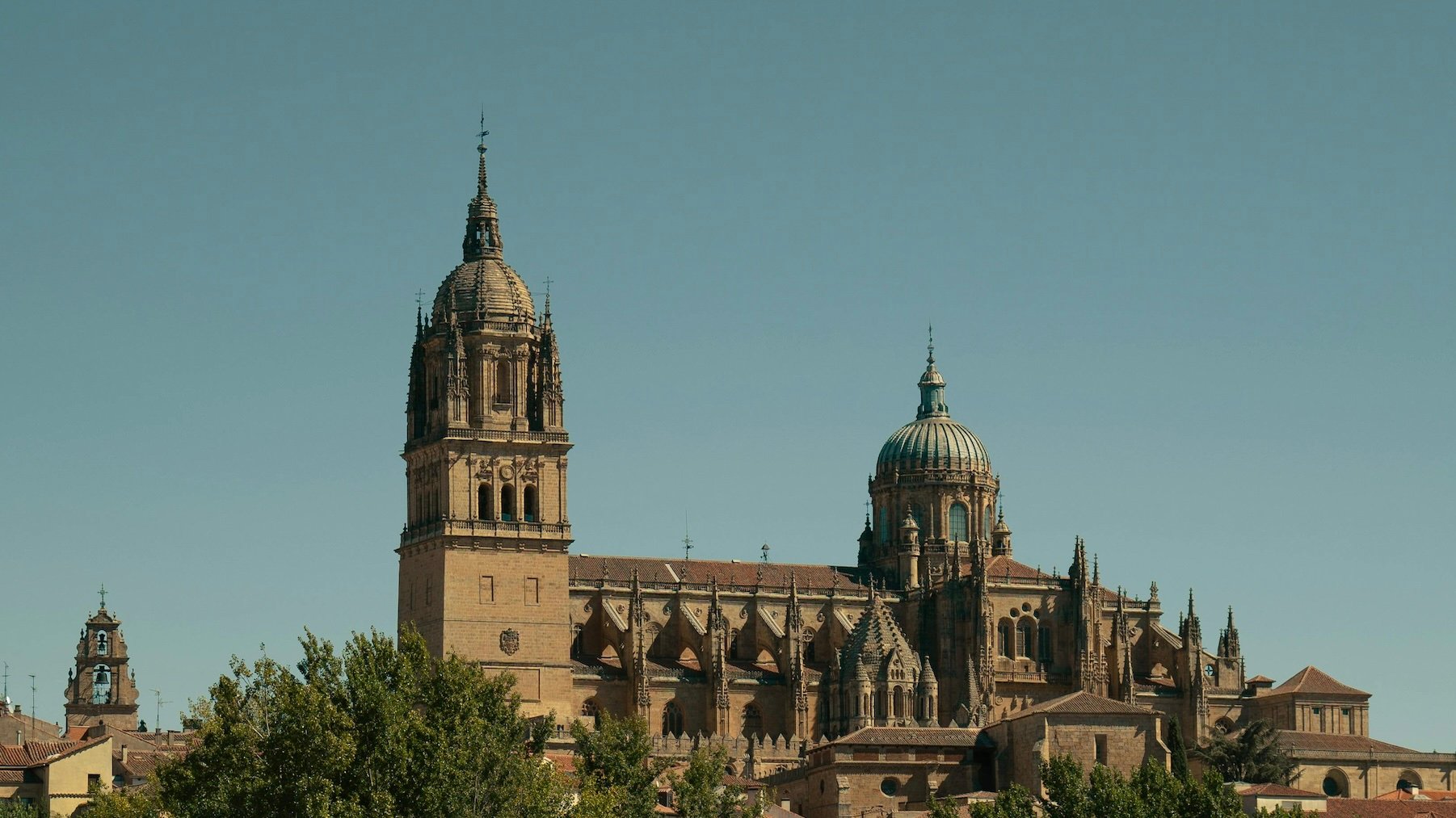 Ni Burgos ni Sevilla: la catedral más alta de España está mucho más cerca de Madrid de lo que imaginas