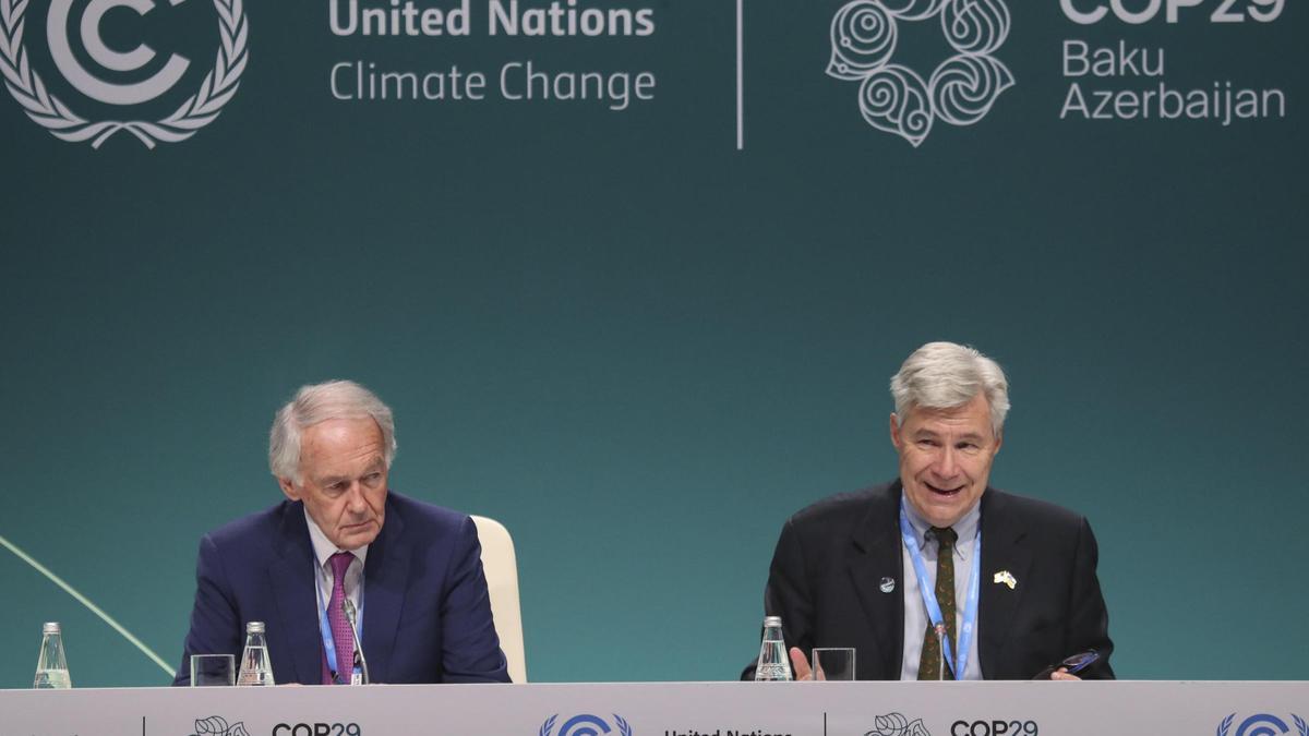 Los senadores de Biden en Bakú defienden que Estados Unidos no dará un paso atrás en la acción climática pese a la llegada de Trump