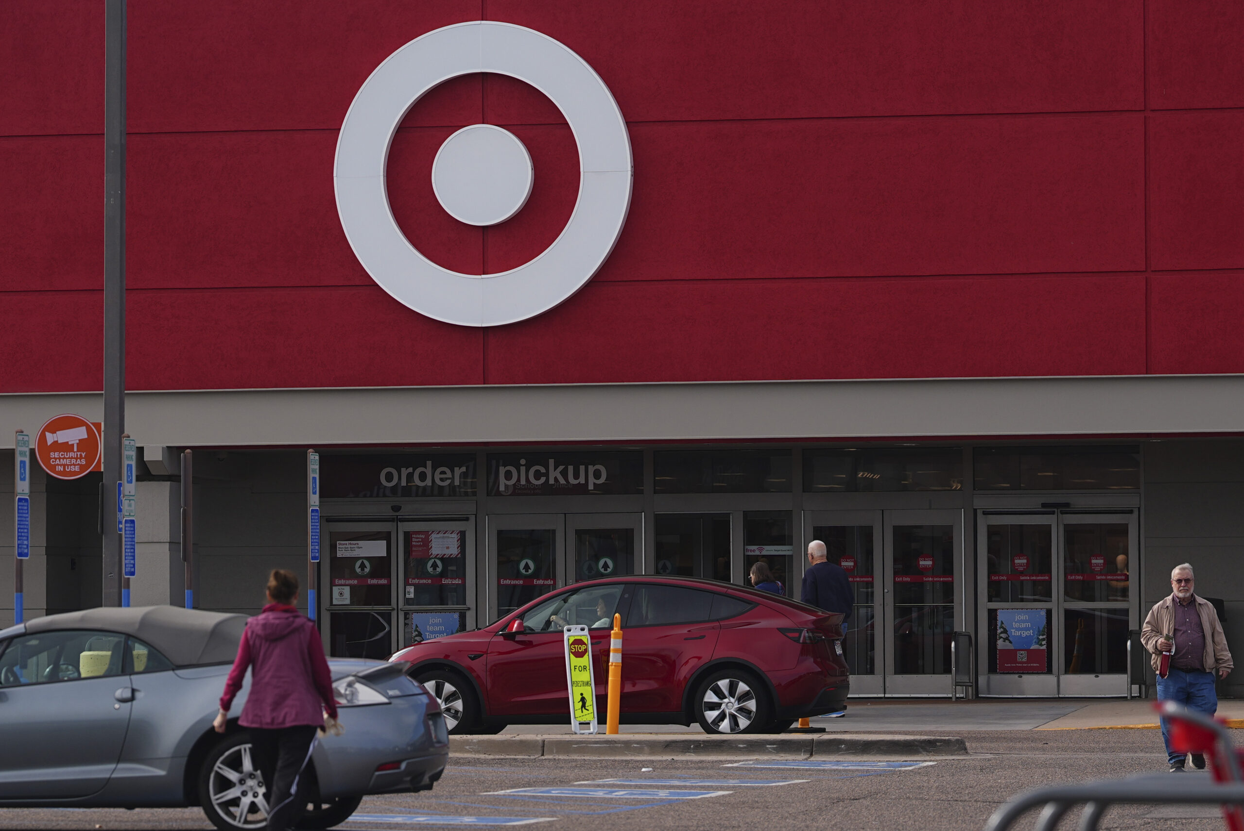 Target se adelanta al Black Friday, rebaja a $99 dólares televisor inteligente  – La Opinión