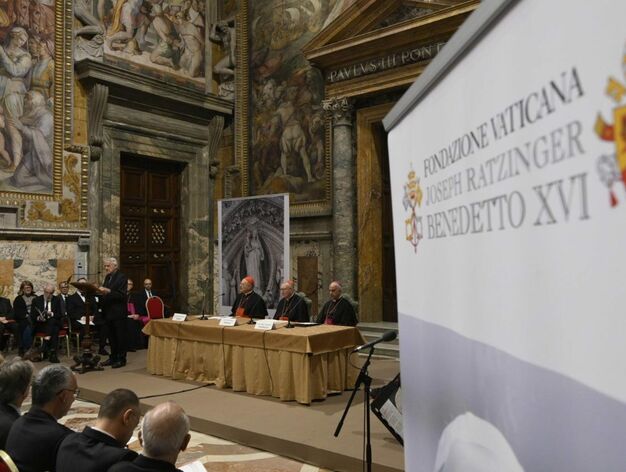 Parolin: “En los tiempos oscuros que atravesamos, Benedicto XVI es un maestro”