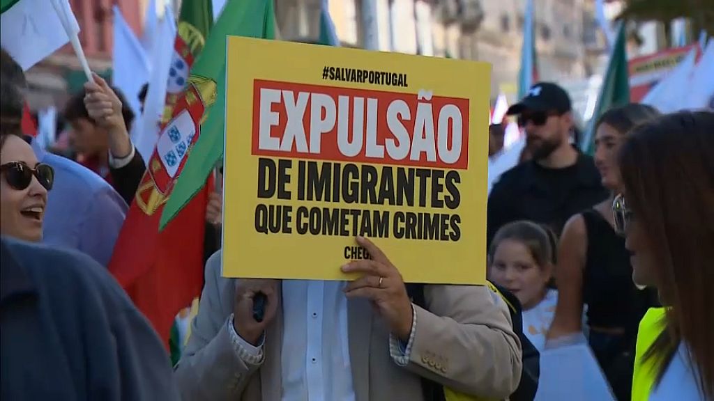 Antifascistas y antiinmigración se manifiestan a la vez en Oporto