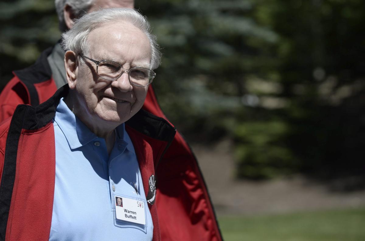 Buffett dice no creer en la “riqueza dinástica” y aconseja tratar testamento con los hijos