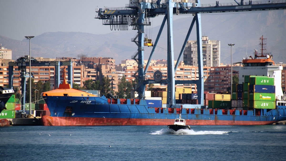 El Puerto exhibe el certificado de gestión ambiental obtenido por todas sus empresas estibadoras