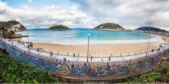 Los inscritos de la Maratón de San Sebastián estallan tras la 'sospechosa' cancelación: “Lo sabéis desde el martes y nos habéis hecho viajar y perder mucho dinero pero en 2021con lluvia y viento increible no…”