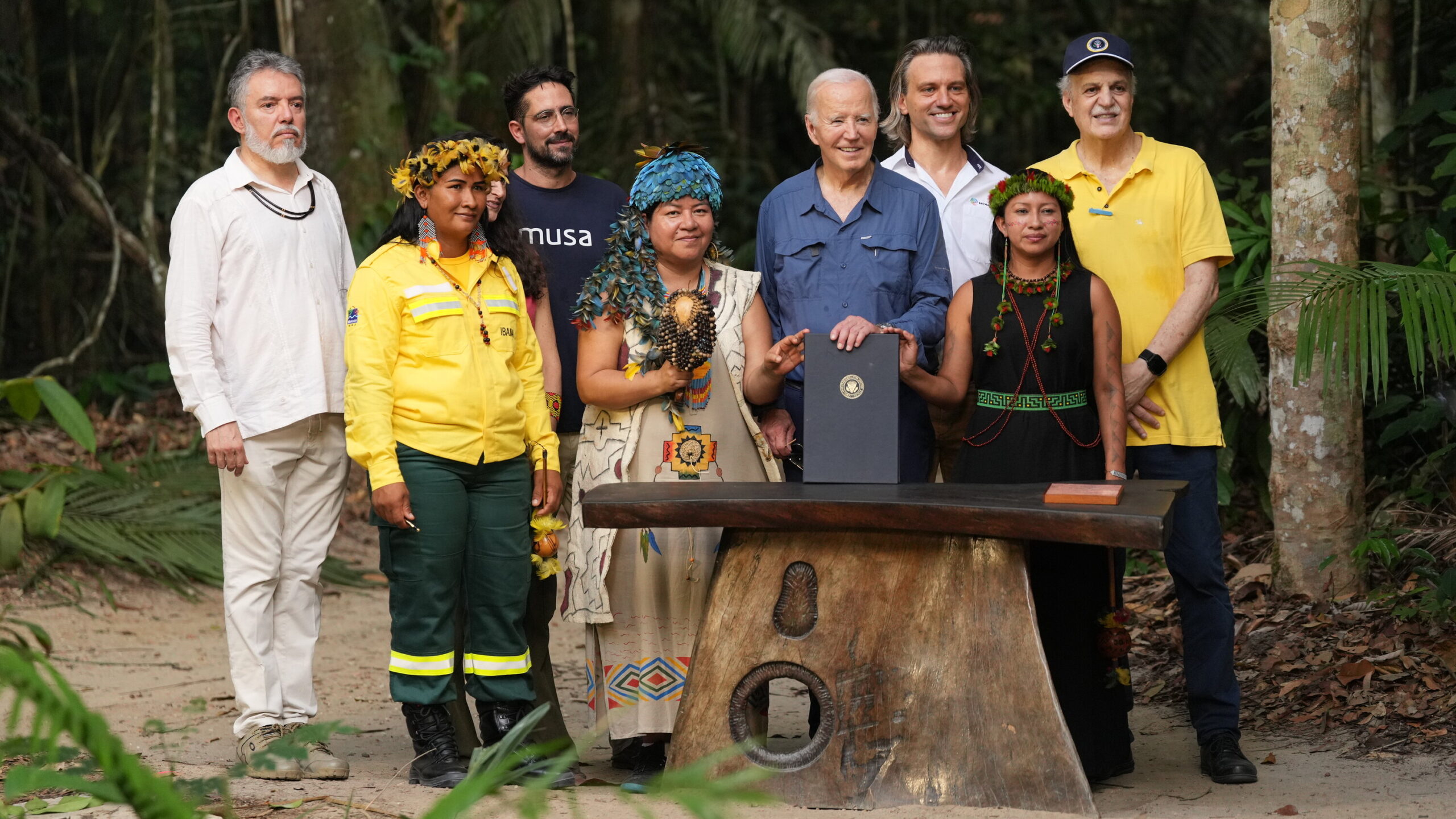 Biden visita la Amazonia y promete ayuda contra el cambio climático