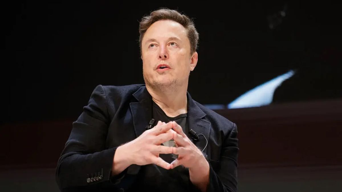 Neuralink, de Elon Musk, quiere conectar su implante cerebral a un brazo robótico