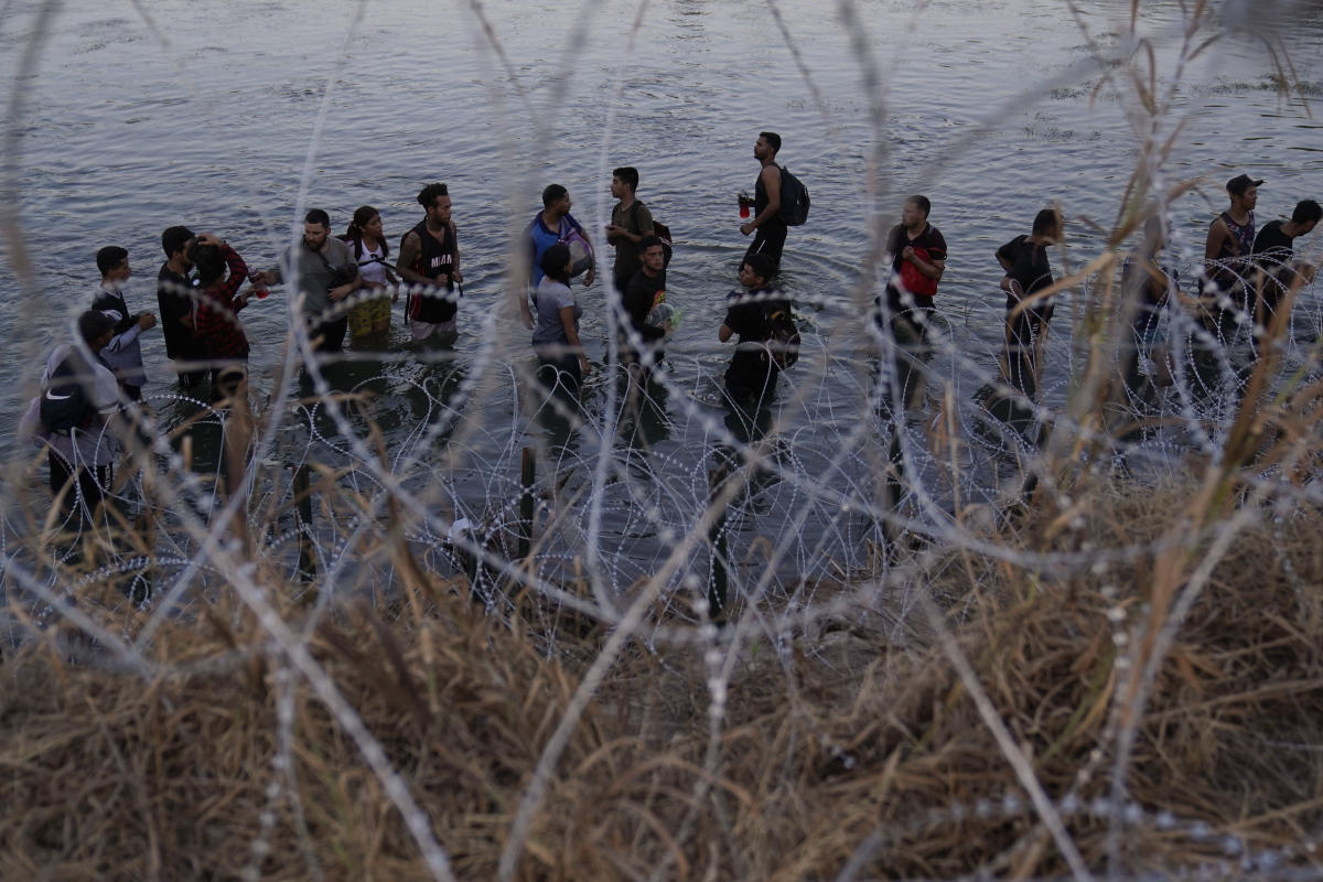 tribunal-respalda-a-texas-por-alambre-de-puas-en-frontera-mexico-eeuu