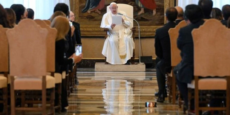 Papa Francisco: La medicina debe proteger la vida naciente y sufriente, y no caer en ideologías