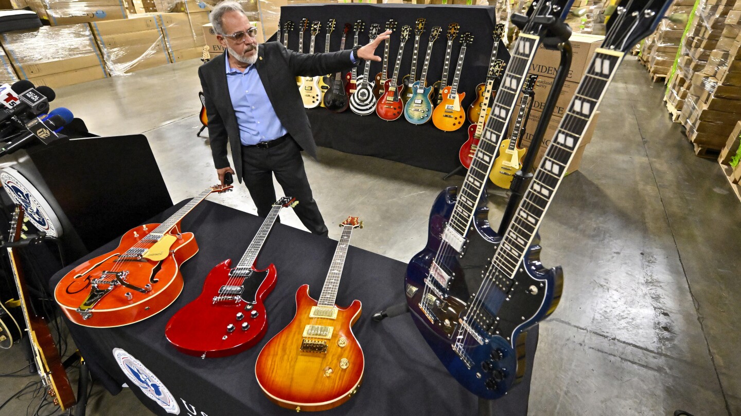 CBP incauta más de 3.000 guitarras Gibson falsas en el puerto de Los Ángeles