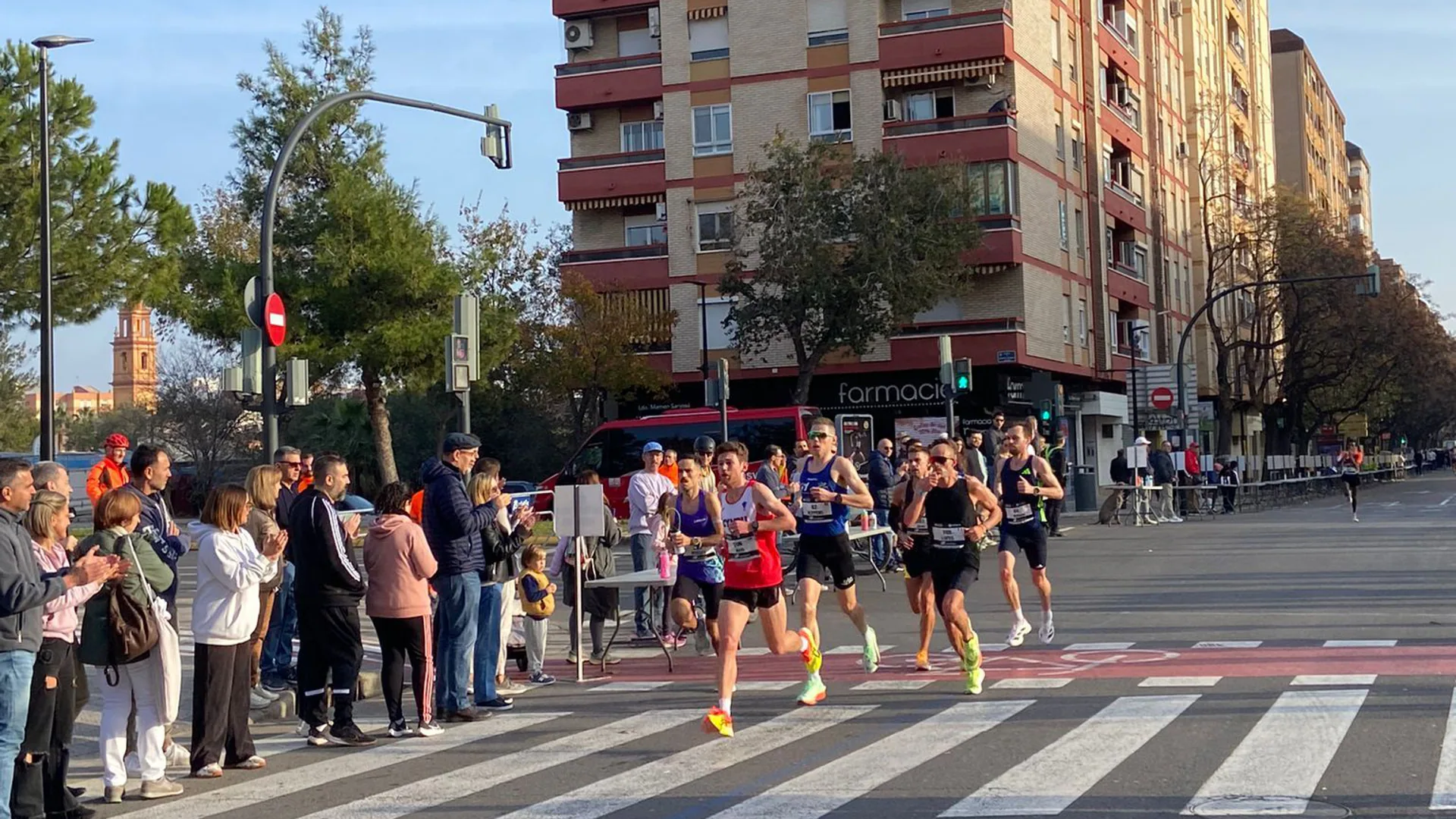 asi-se-vive-el-maraton-de-valencia-desde-el-kilometro-30-|-las-provincias