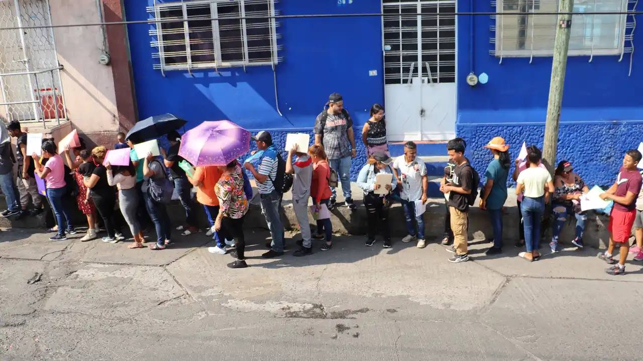 Detenciones de migrantes en fronteras de EU con México y Canadá caen en noviembre, dice funcionario