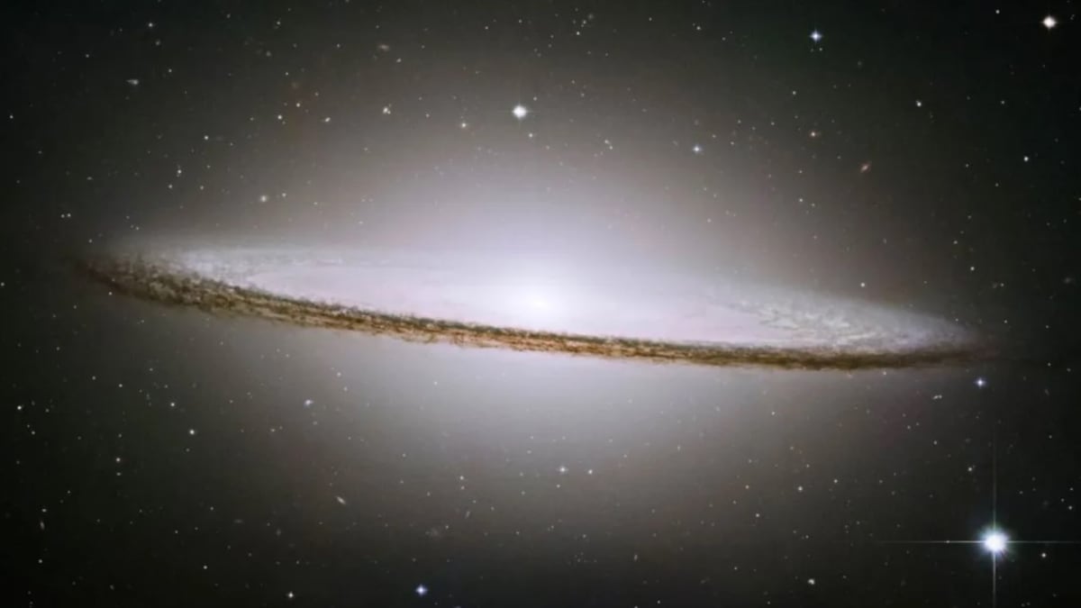 foto:-galaxia-del-sombrero-captada-por-el-telescopio-james-webb-no-seria-como-hemos-imaginado