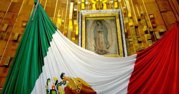 Por qu se rezan los 46 rosarios a la Virgen de Guadalupe? Los secretos de una devocin bien mexicana y los nombres de las estrellas