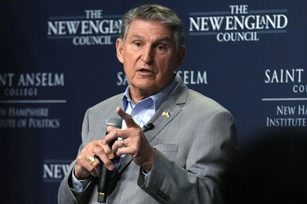 El senador demócrata Joe Manchin le recomienda a Joe Biden también indultar a Donald Trump – La Opinión