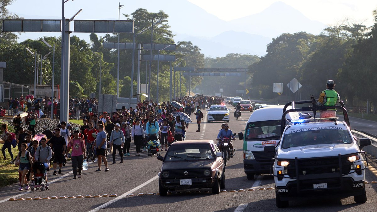 autoridades-bloquean-a-la-caravana-migrante-en-el-sur-de-mexico