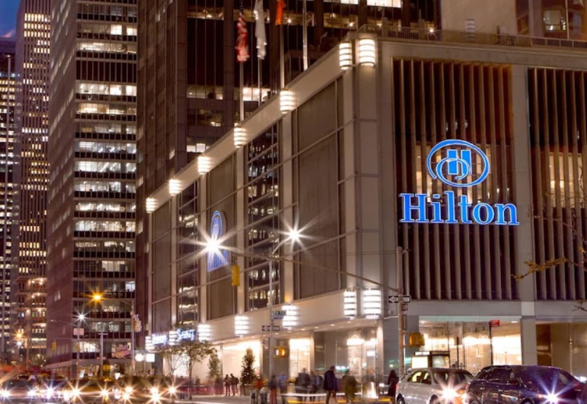 crimen-en-nueva-york:-mataron-a-tiros-al-ceo-de-una-empresa-frente-a-un-hotel-en-el-centro-de-manhattan