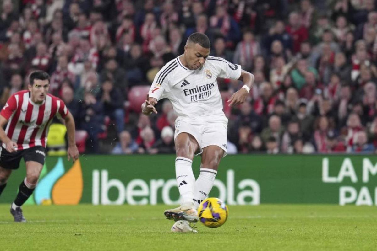 real-madrid:-la-pesadilla-de-mbappe:-vuelve-a-fallar-un-penalti-y-sigue-ausente