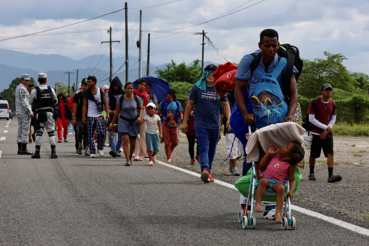 México disuelve las caravanas migrantes para evitar que lleguen a la frontera con Estados Unidos