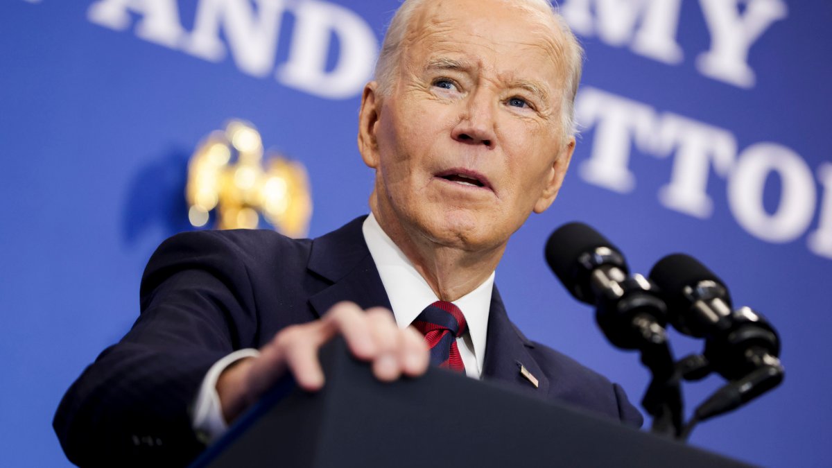 Biden advierte que las políticas de Trump podrían suponer un “desastre económico” mientras habla de su legado