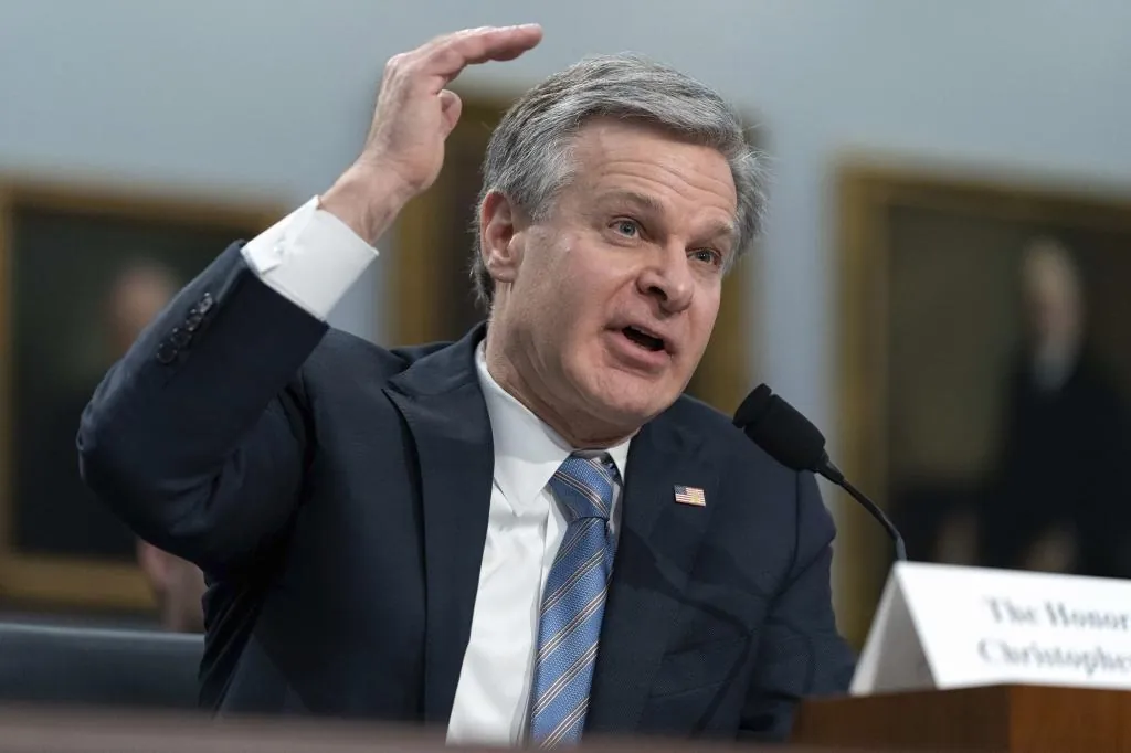 dimite-el-director-del-fbi,-chris-wray,-tras-anunciar-trump-hace-das-que-nombrar-a-kash-patel-para-ese-cargo