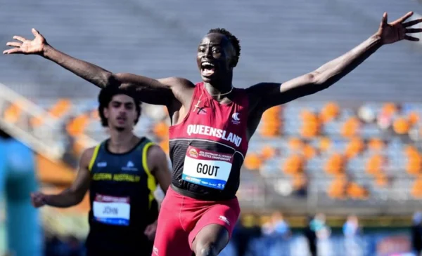 ¡Absolutamente increíble! Joven de 16 años &apos;vuela&apos; y rompe el récord de Usain Bolt