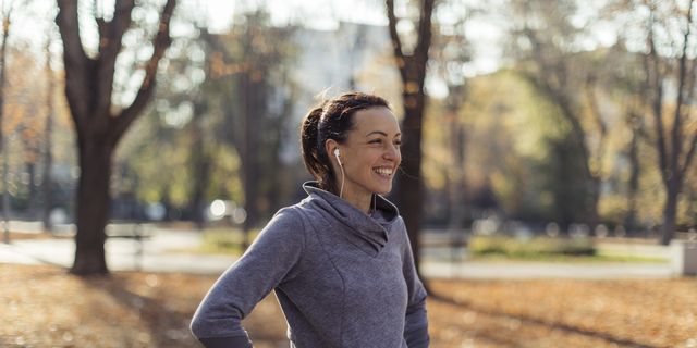 Reducir el riesgo de resfriado y otros 9 beneficios de caminar para la salud de la mujer