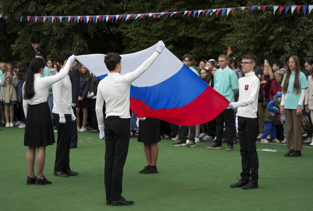 Rusia: Rechazo a la ley discriminatoria que excluye de las escuelas a los niños y niñas migrantes de habla no rusa Rechazo a la ley discriminatoria que excluye de las escuelas a los niños y niñas migrantes de habla no rusa