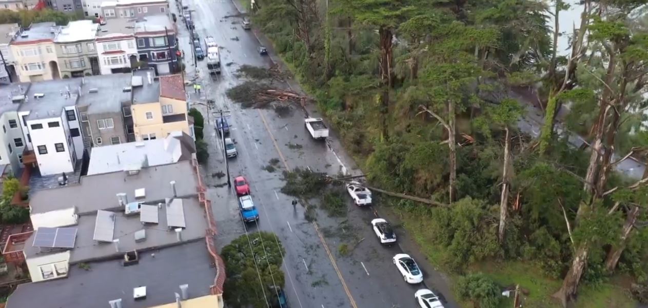 Tormentas en EE.UU. causan intensas nevadas y un tornado en California