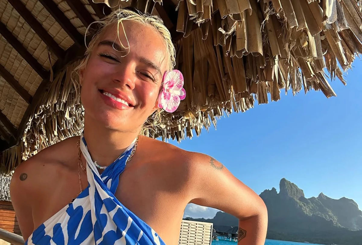 karol-g-mostro-romanticas-fotos-de-sus-vacaciones-con-feid-en-hawaii,-¿se-confirmo-la-boda?