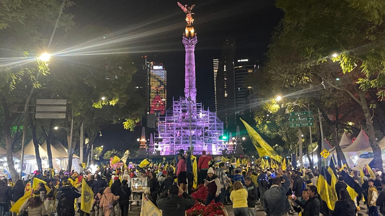 América: Aficionados piden Tetracampeonato en festejos en el Ángel