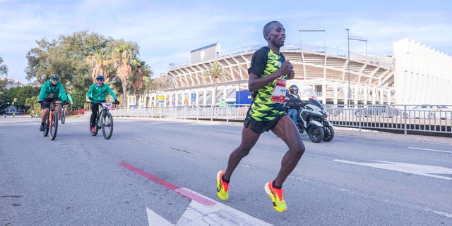 el-maraton-de-malaga-se-dispara-con-16.000-corredores-y-los-triunfos-de-vincent-kipkorir-y-aynalem-desta