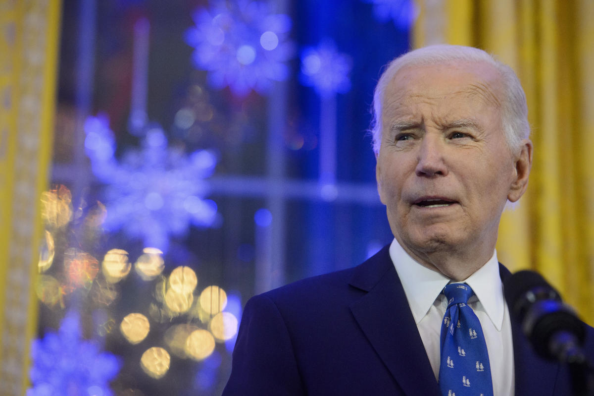 Biden pide prohibir el comercio de acciones en el Congreso