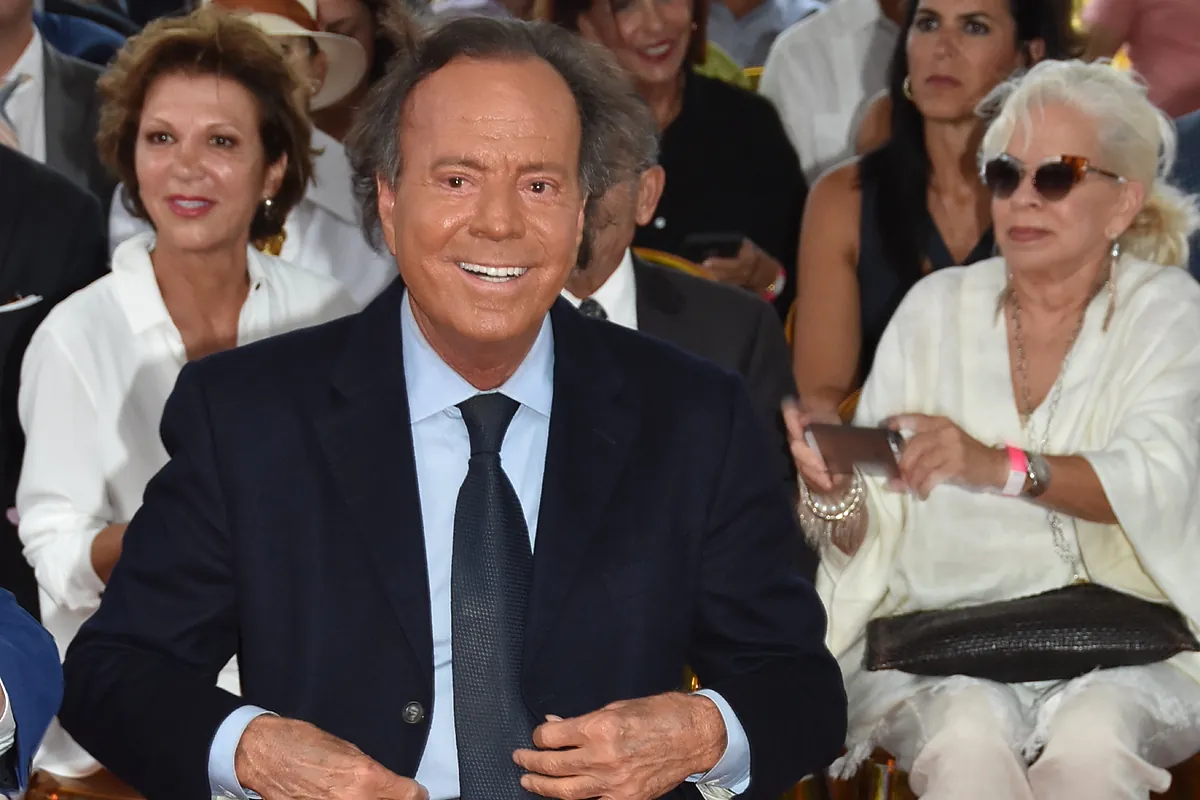 el-emotivo-mensaje-de-julio-iglesias-a-raphael:-“te-quiero-mucho-mi-compaero-de-vida”