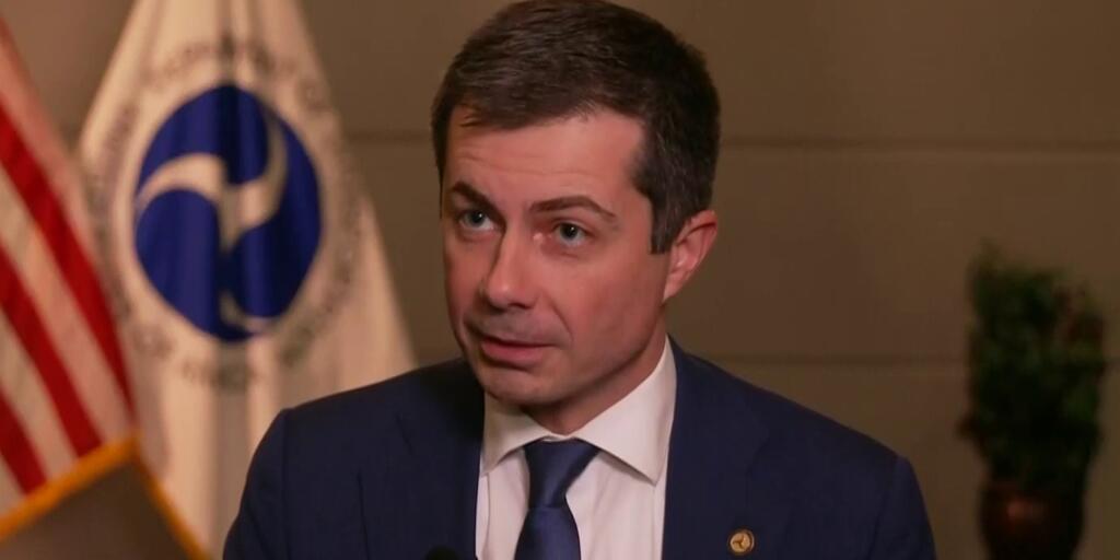 Pete Buttigieg comparó los derechos de pasajeros aéreos actuales con los de navidades pasadas