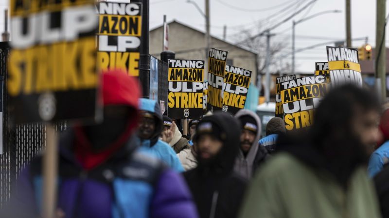 Los conductores del sindicato Teamsters amplían la huelga contra Amazon | CNN