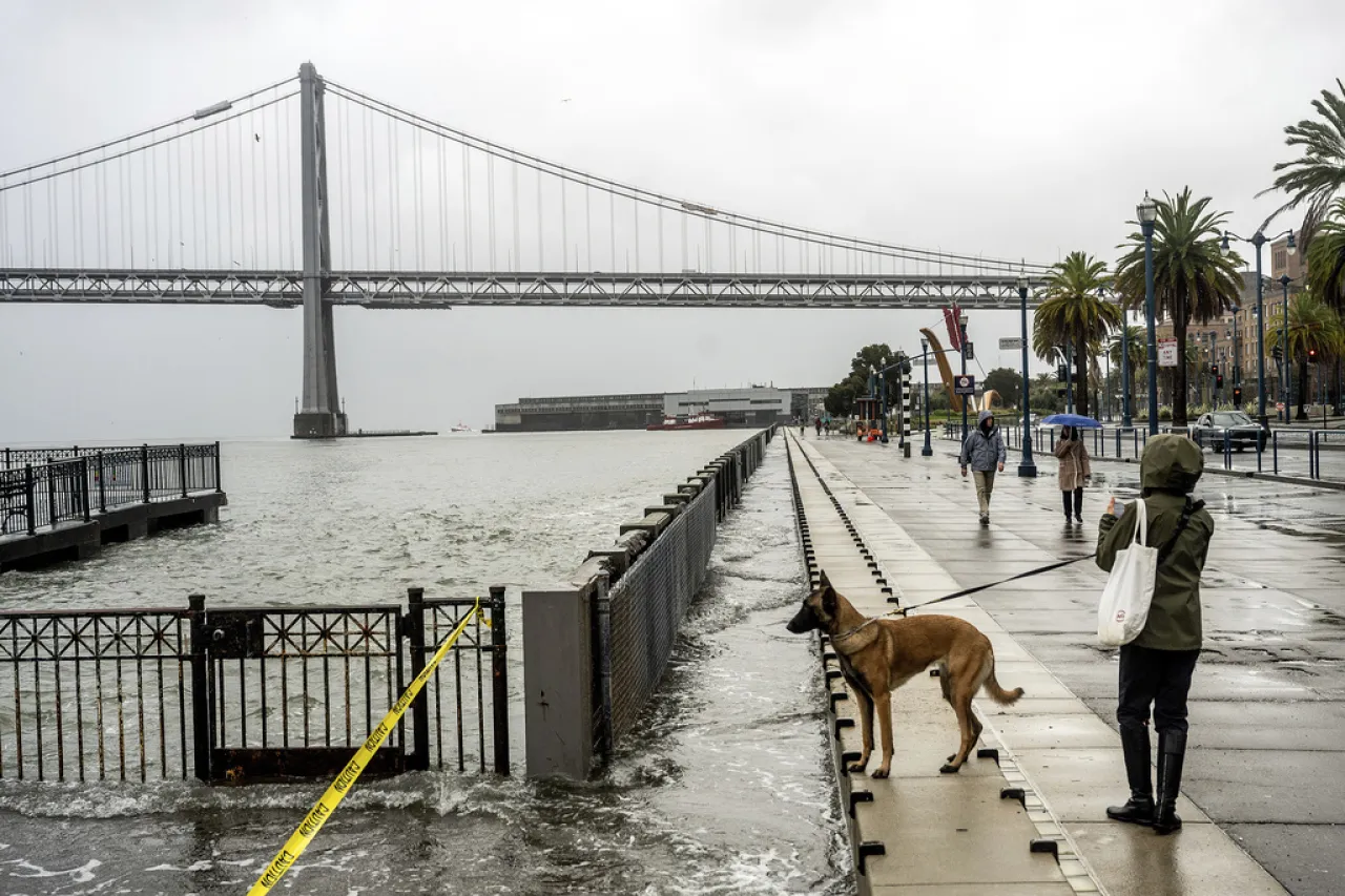 tormentas-en-eu-causan-intensas-nevadas y-un-tornado-en-california