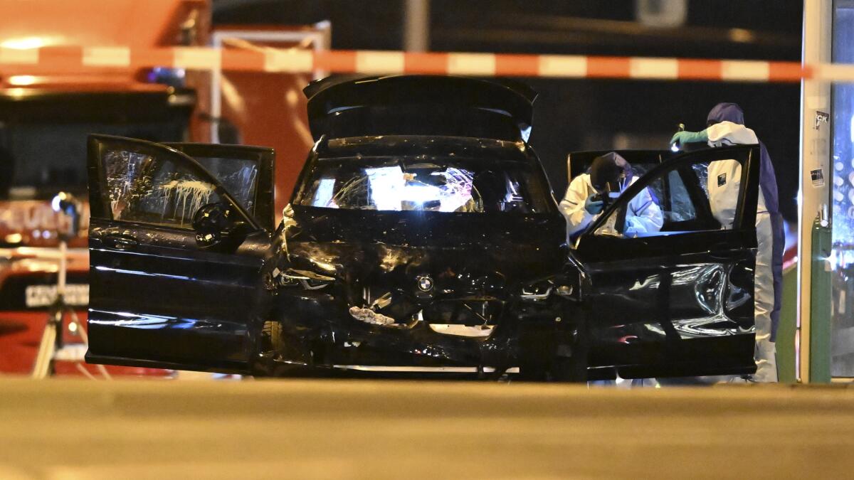 Alemanes lamentan los muertos y heridos en aparente ataque a mercado navideño