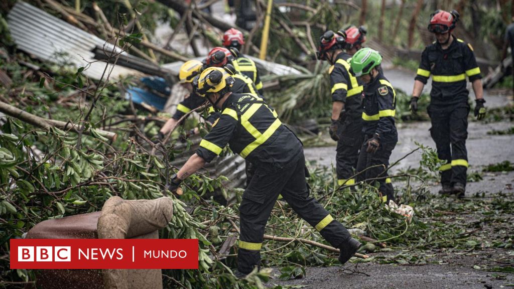 Ciclón Chido: las imágenes de la enorme destrucción que la tormenta dejó en Mayotte, el territorio más pobre de Francia – BBC News Mundo