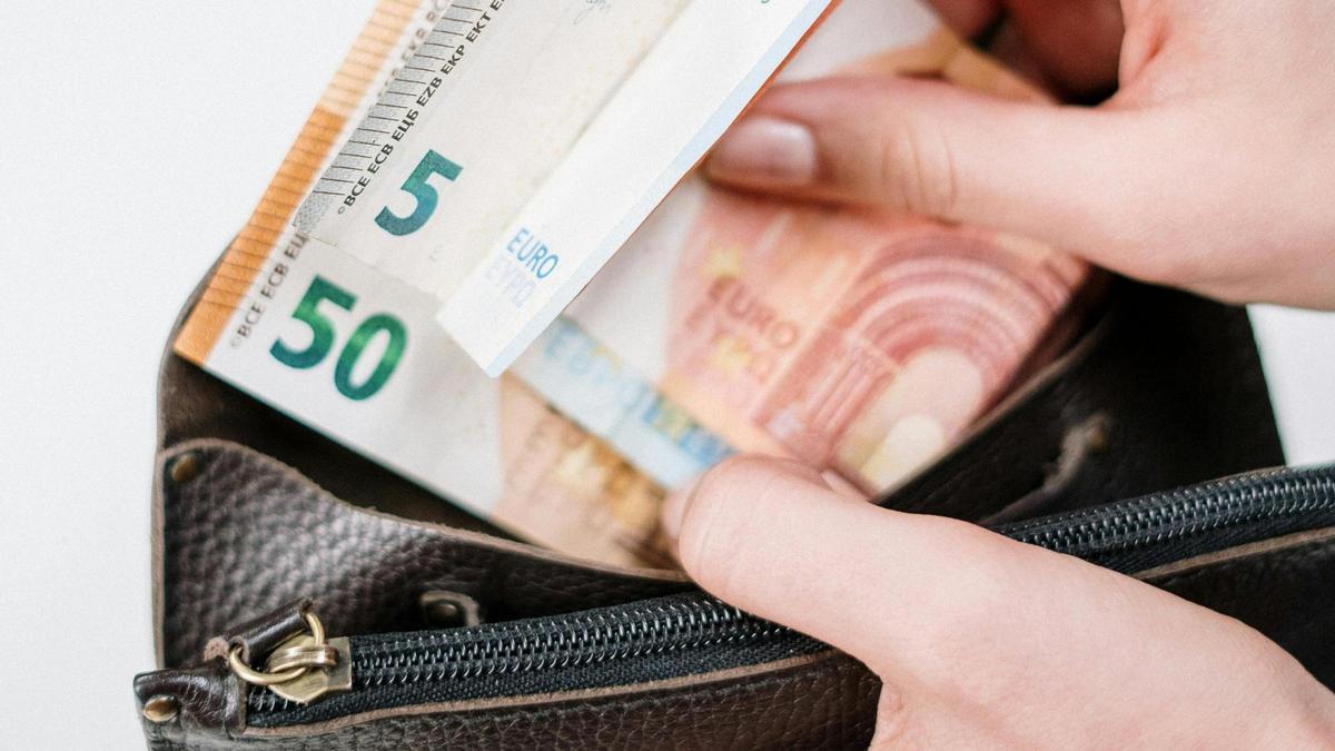 Cuánto dinero hay que ahorrar al mes: el método 50-20-30 que mejorará tus ahorros