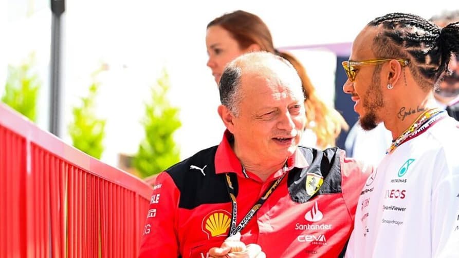 Jefe de Ferrari muestra confianza en nivel de Hamilton para 2025: “No me preocupa” – Noticia de F1 – Grande Prêmio en Español