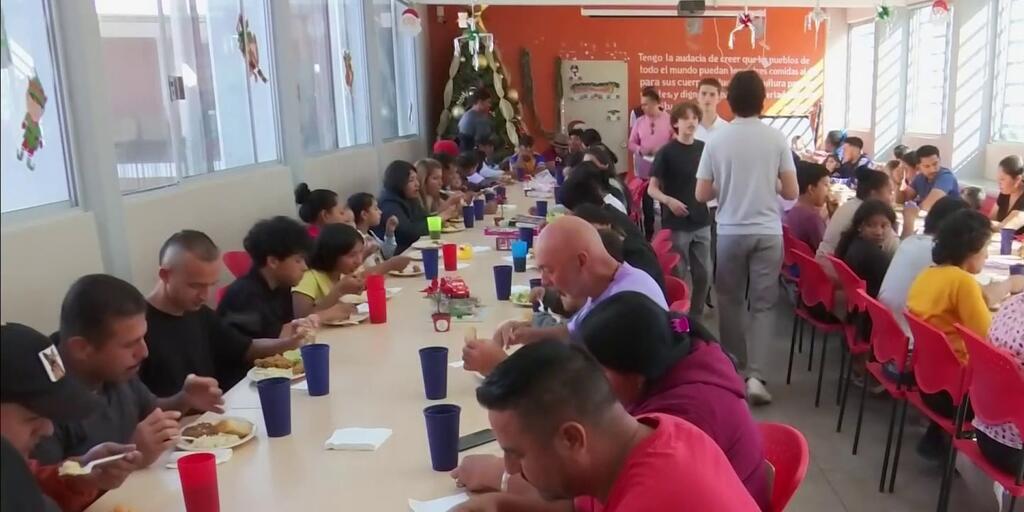 Muchos migrantes viven la Navidad del lado mexicano de la frontera