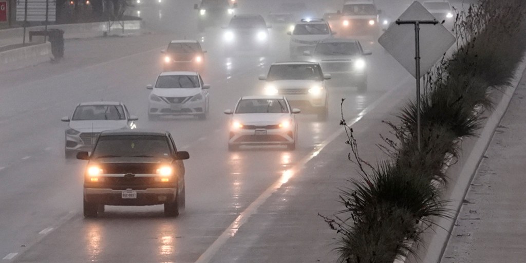 Tormentas azotan Texas con alerta de tornados potentes y granizo